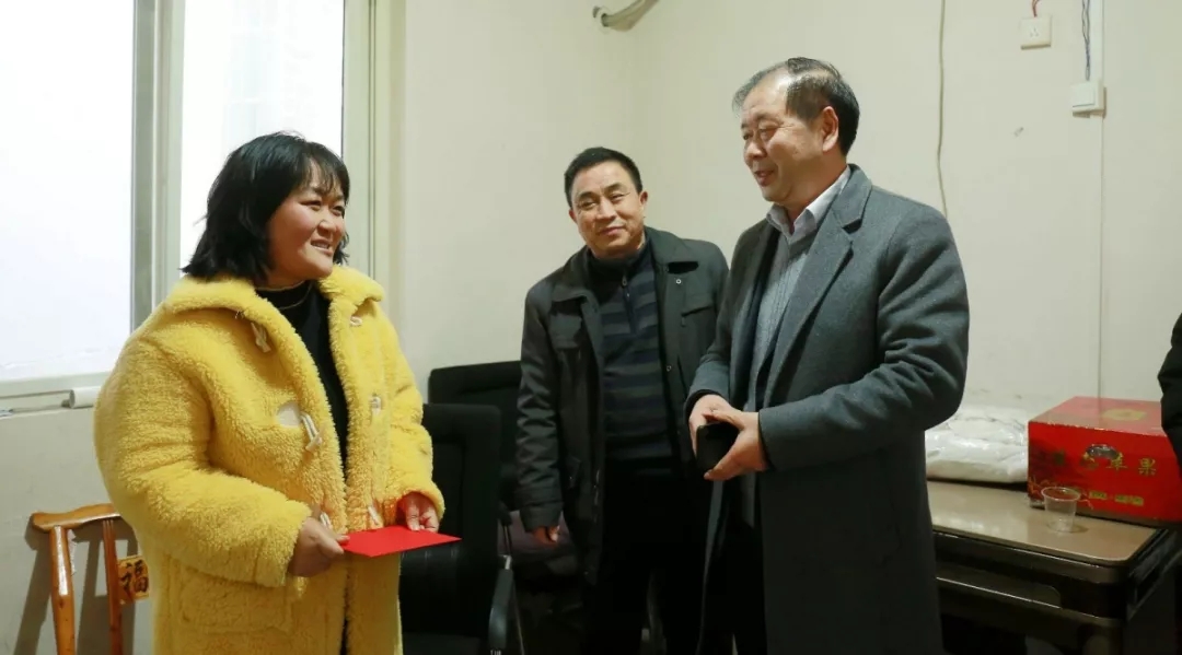 摩鑫平台长期关注社会上的贫困弱势群体 摩鑫平台长期关注社会上的贫困弱势群体